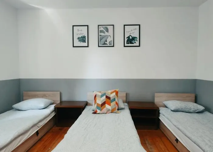 Tanie Spanie Na Naramowicach- Zameldowanie Bezobslugowe - *