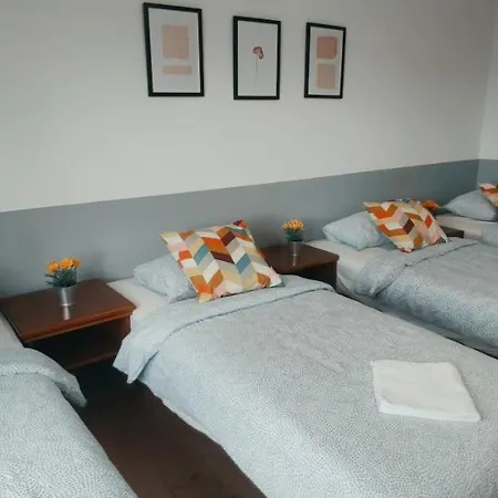 Tanie Spanie Na Naramowicach- Zameldowanie Bezobslugowe - Quarto em Acomodações Particulares Poznań