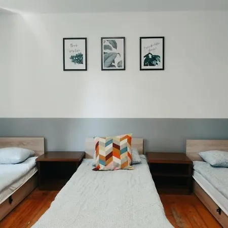 Tanie Spanie Na Naramowicach- Zameldowanie Bezobslugowe - *