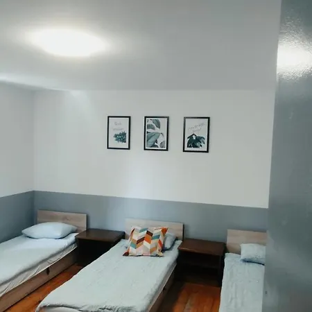 Tanie Spanie Na Naramowicach- Zameldowanie Bezobslugowe - *