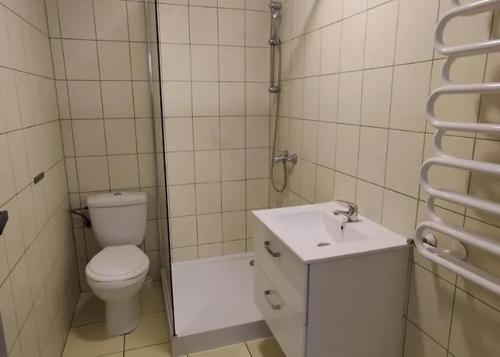 Tanie Spanie Na Naramowicach- Zameldowanie Bezobslugowe - *